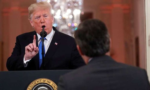 Tổng thống Mỹ Donald Trump chỉ trích phóng viên Jim Acosta trong cuộc họp báo hôm 7/11. Ảnh: Reuters.