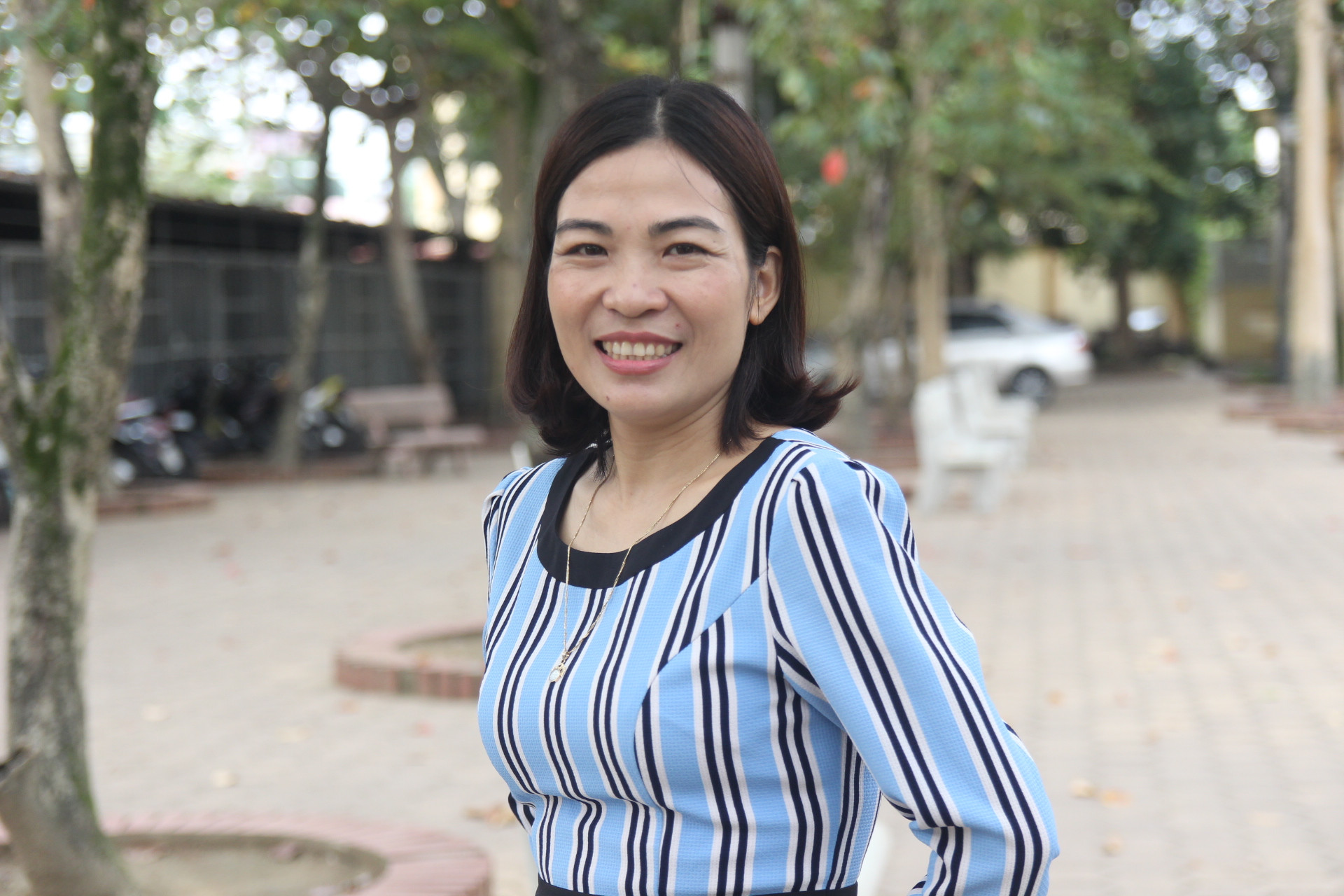 Năm 2018, gần 20 năm cô giáo Lê Thị Lan gắn bó với Trường THPT chuyên Phan Bội Châu. Ảnh: Song Hoàng