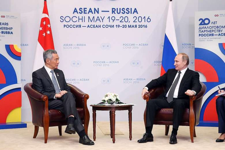 Tổng thống Nga Putin và Thủ tướng Singapore Lý Hiển Long tại Hội nghị cấp cao Nga – ASEAN năm 2016 tại Sochi của Nga: Nguồn: StraitTimes