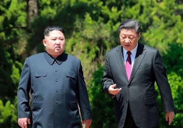 Nhà lãnh đạo Triều Tiên Kim Jong-un và Chủ tịch Trung Quốc Tập Cận Bình. Ảnh: Yonhap 