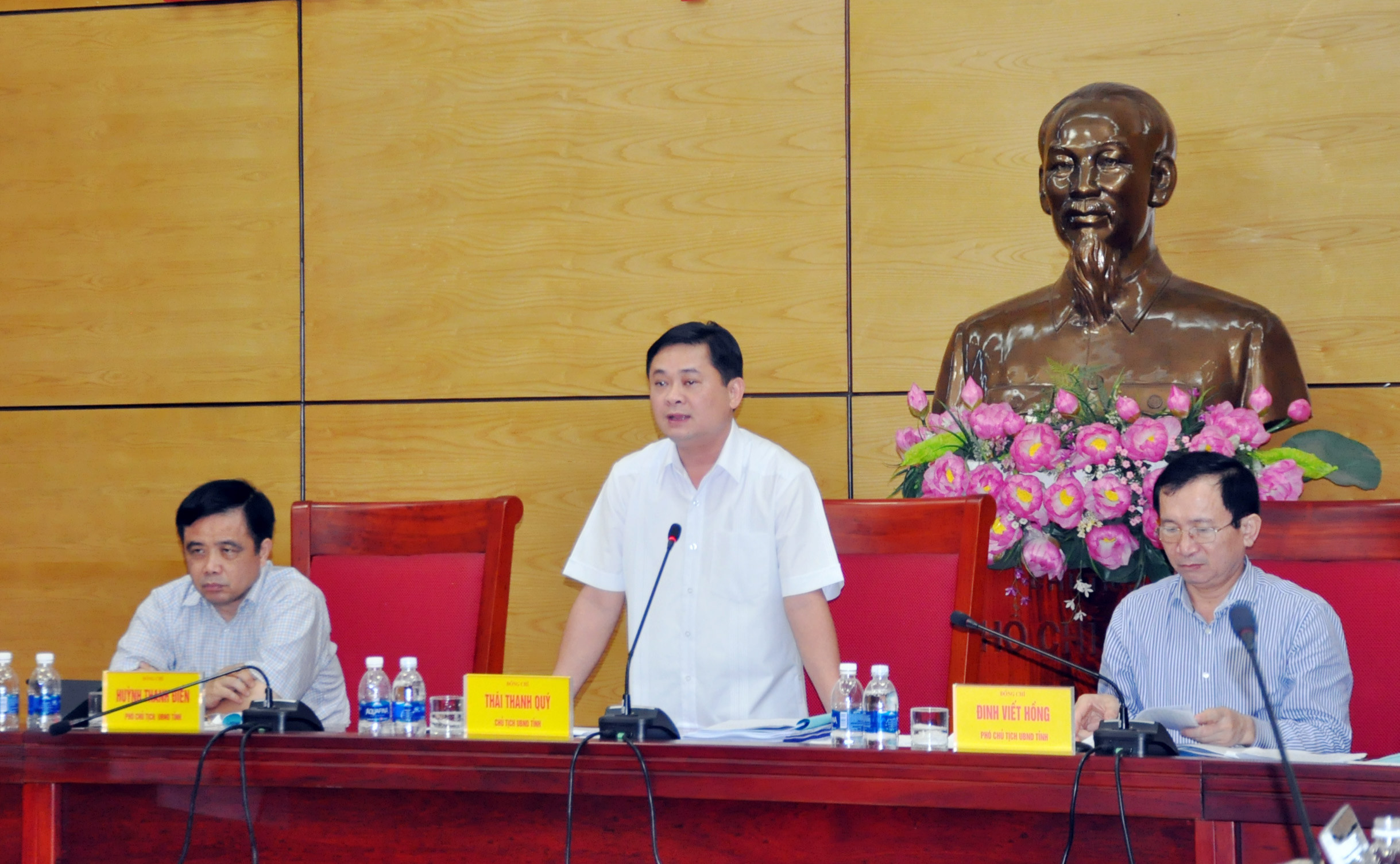 Chủ tịch UBND tỉnh Thái Thanh Quý kết luận cuộc họp. Ảnh Thu Huyền