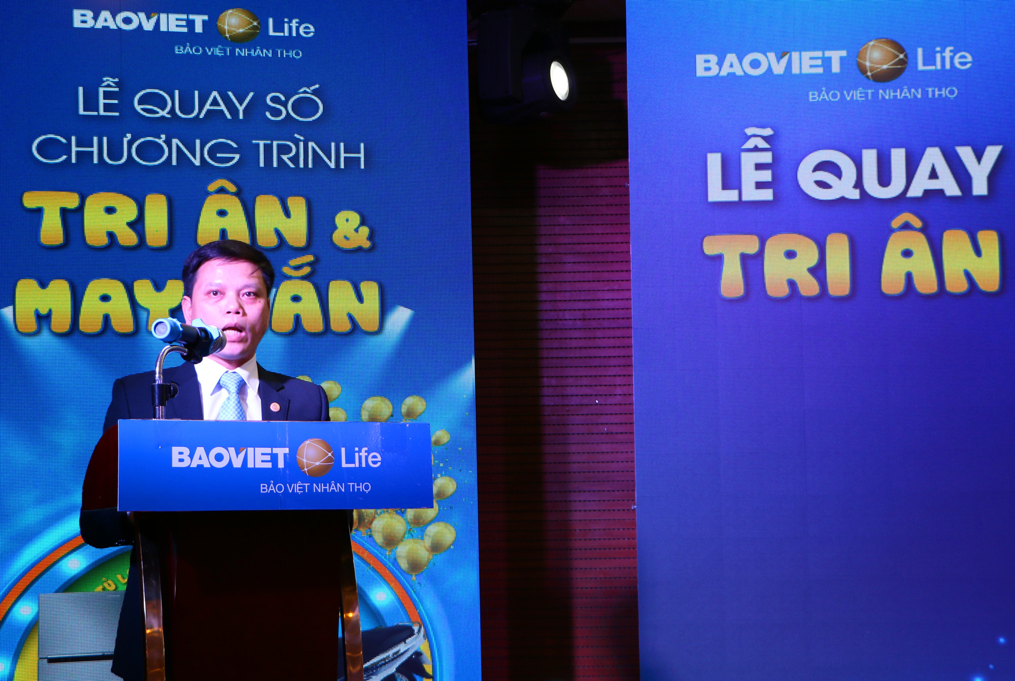 Ông Hoàng Công Sáng - Giám đốc Công ty Bảo Việt Nhân thọ Bắc Nghệ An phát biểu khai mạc chương trình quay thưởng 