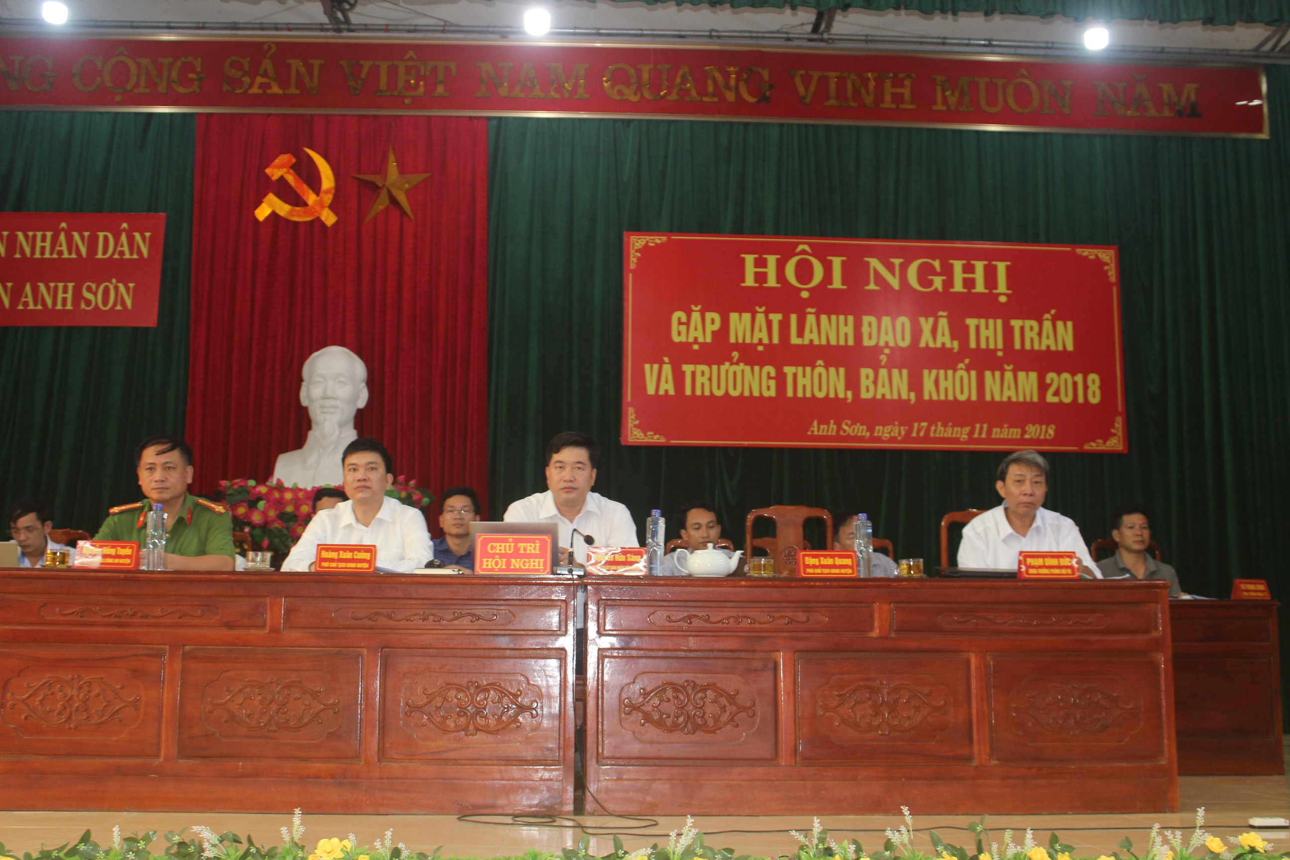 Lãnh đạo huyện chủ trì hội nghị. Ảnh: Quang Minh 