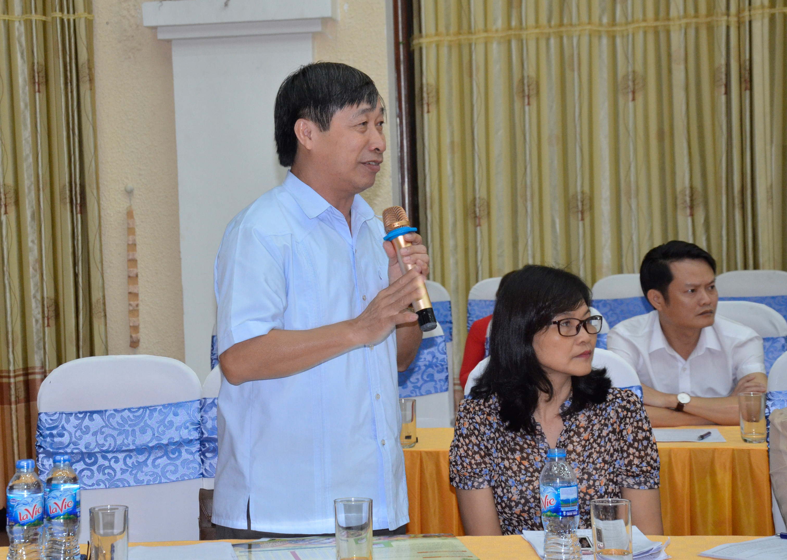Phó Giám đốc Sở Nông nghiệp và phát triển nông thôn Nguyễn Văn Lập trả lời các vấn đề các nhà báo quan tâm. Ảnh Thanh Lê