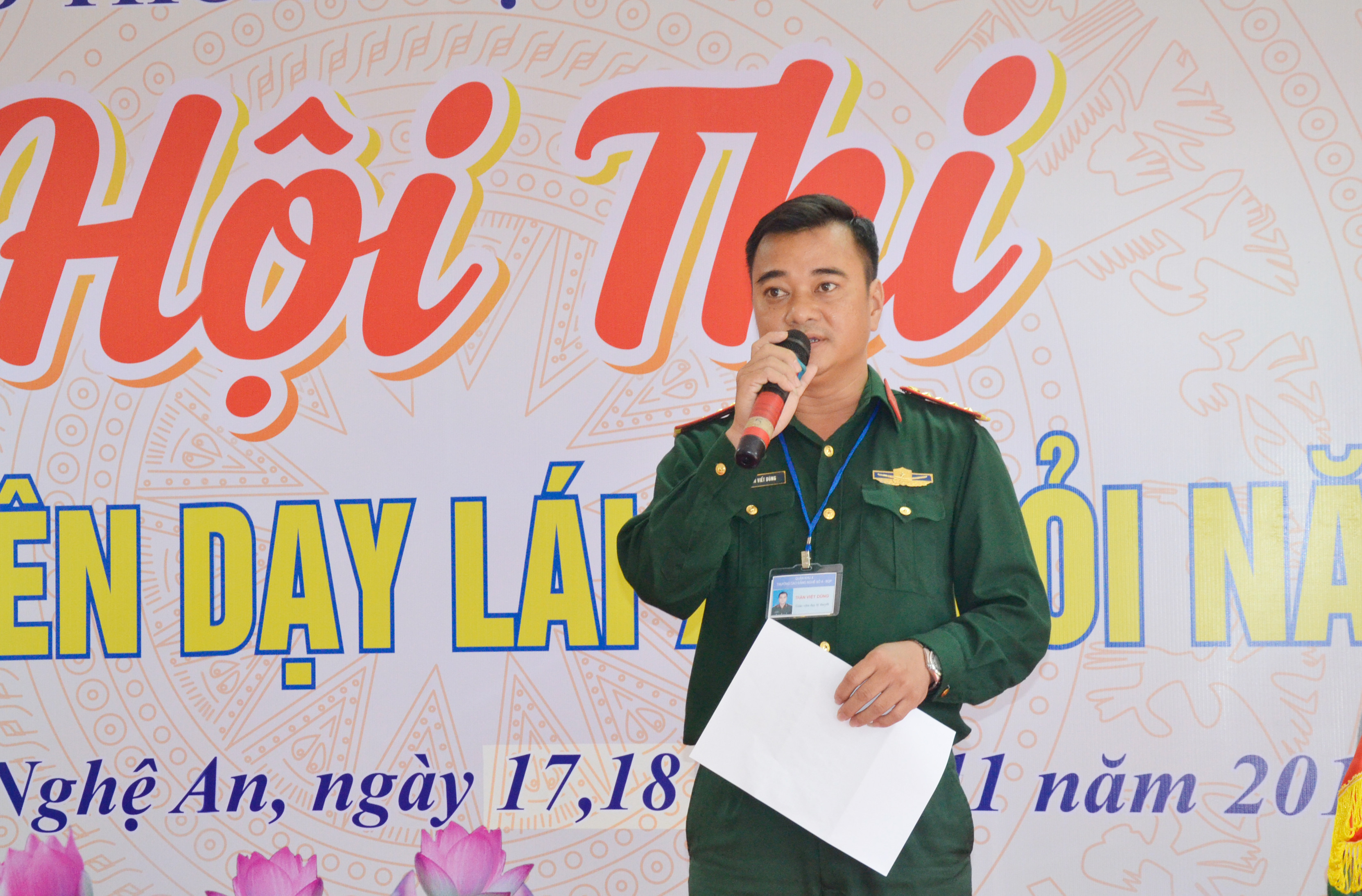 Phần thi vấn đáp của giáo viên Trần Việt Dũng ( Trung tâm đào tạo lái xe Trường Cao đẳng nghề số 4 Bộ Quốc Phòng) 