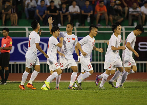Nguyễn Công Phượng (số 10) chia vui cùng các đồng đội sau khi ghi bàn vào lưới U23 Malaysia. Ảnh: Internet.