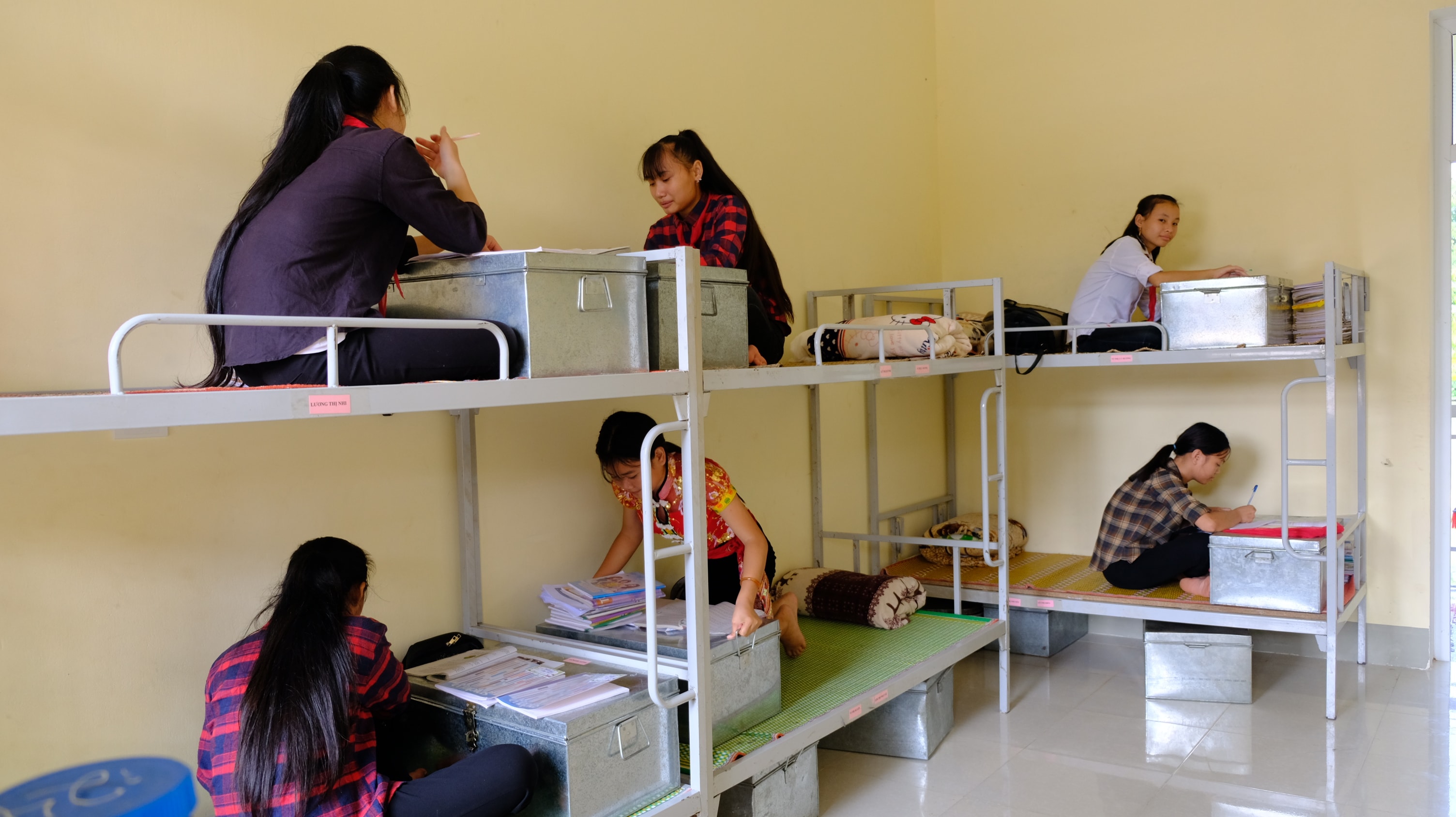 hòng ký túc xá khang trang của học sinh bán trú ở Quỳ Châu. Ảnh: Mỹ Hà