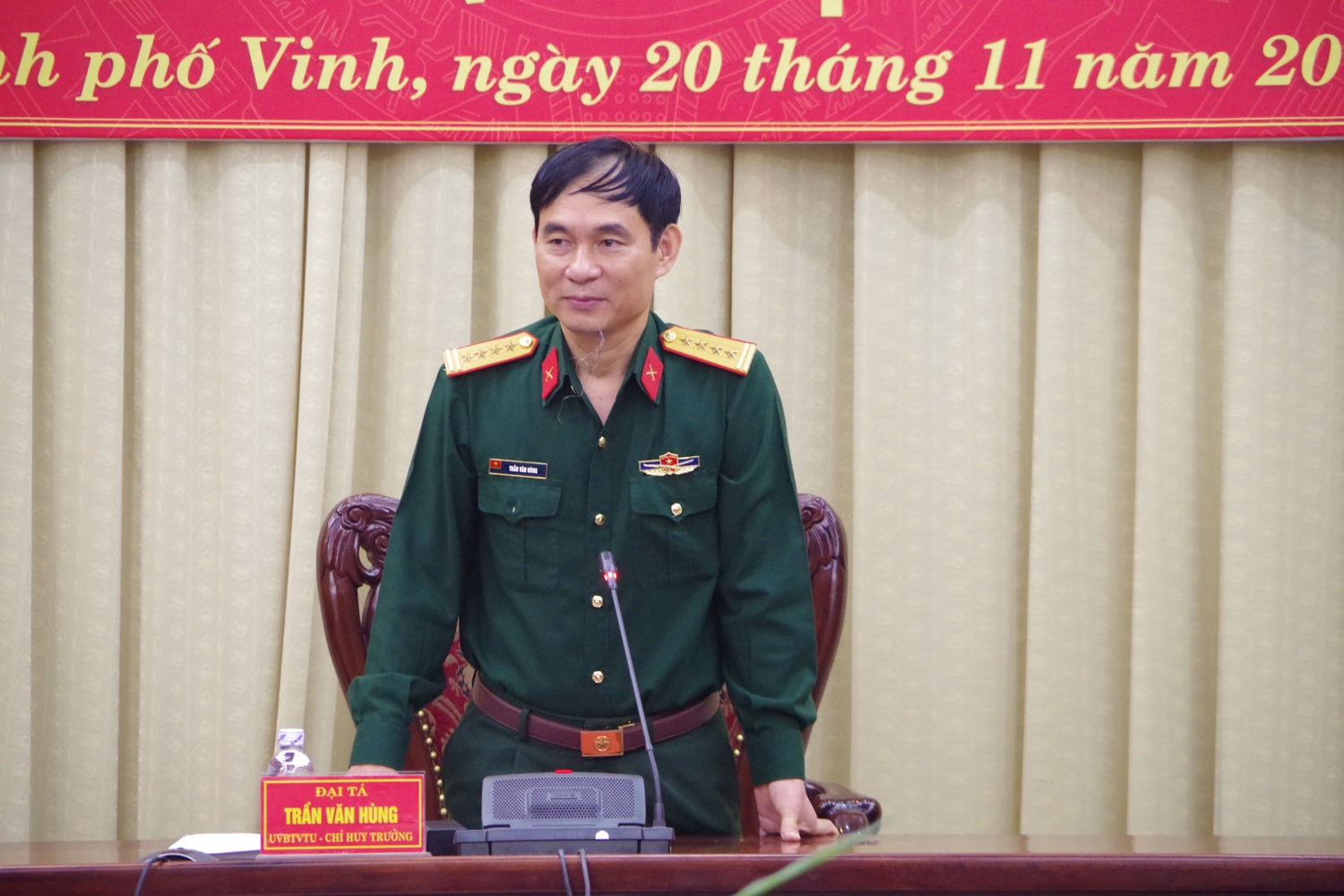 Đồng chí Đại tá Trần Văn Hùng - Ủy viên BTV Tỉnh ủy, Chỉ huy trưởng Bộ CHQS tỉnh phát biểu tại hội nghị. Ảnh: Hoàng Anh 