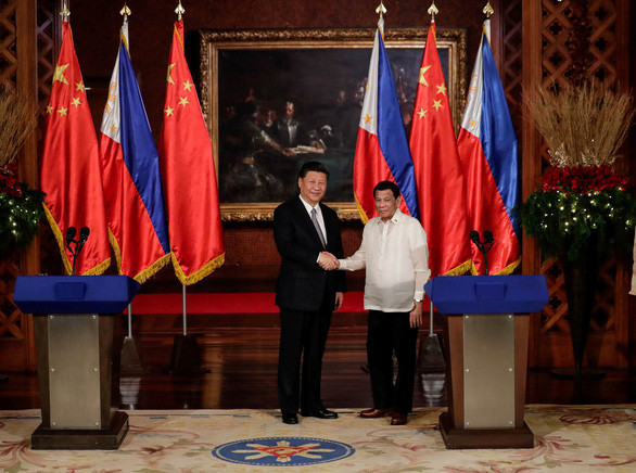 Tổng bí thư, Chủ tịch Trung Quốc Tập Cận Bình và Tổng thống Rodrigo Duterte sau cuộc họp báo chung ngày 20-11 - Ảnh: Reuters