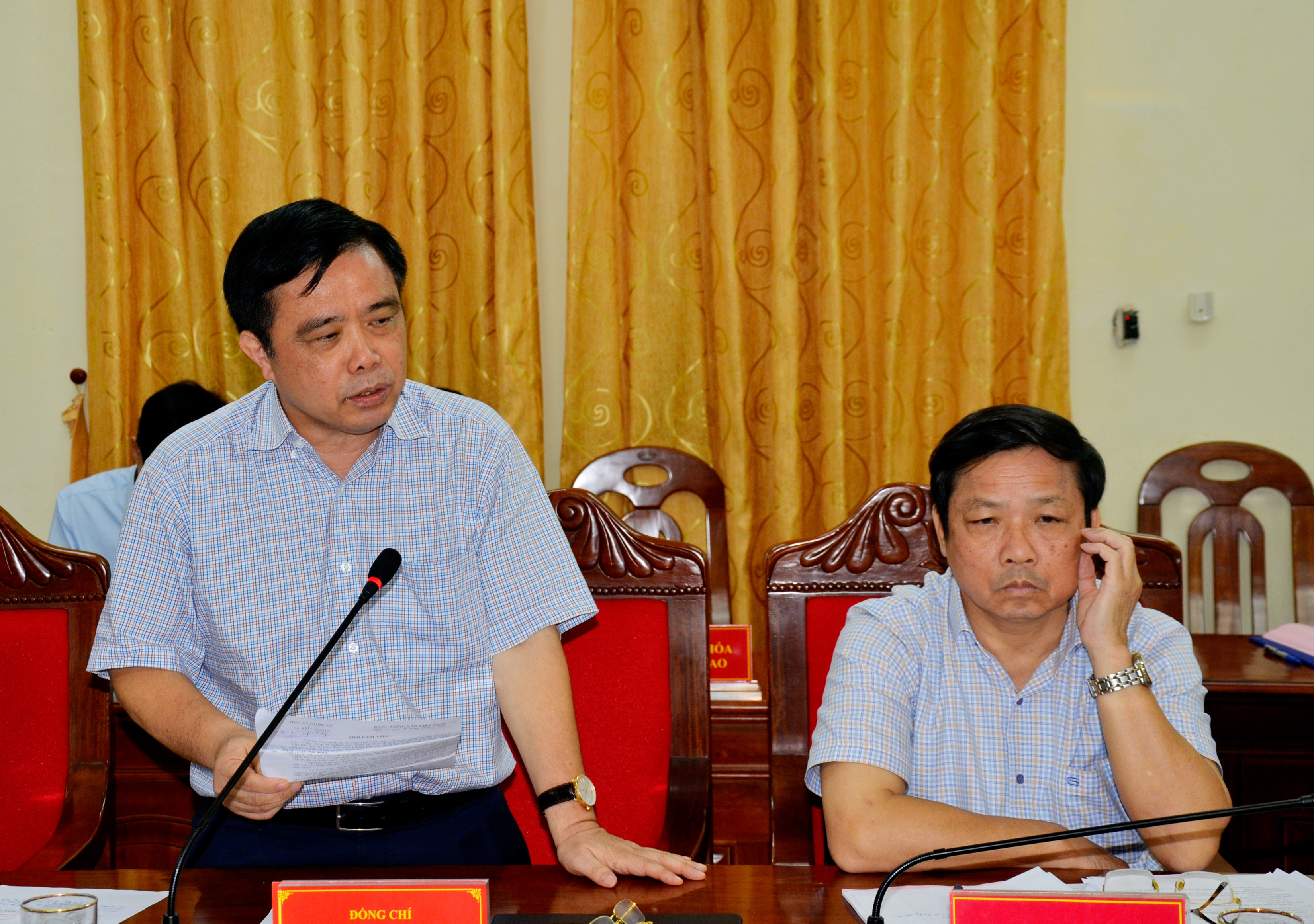 Phó Chủ tịch UBND tỉnh Huỳnh Thanh Điền làm rõ những nội dung đoàn công tác quan tâm về định hướng phát triển kinh tế của Nghệ An. Ảnh Thanh Lê