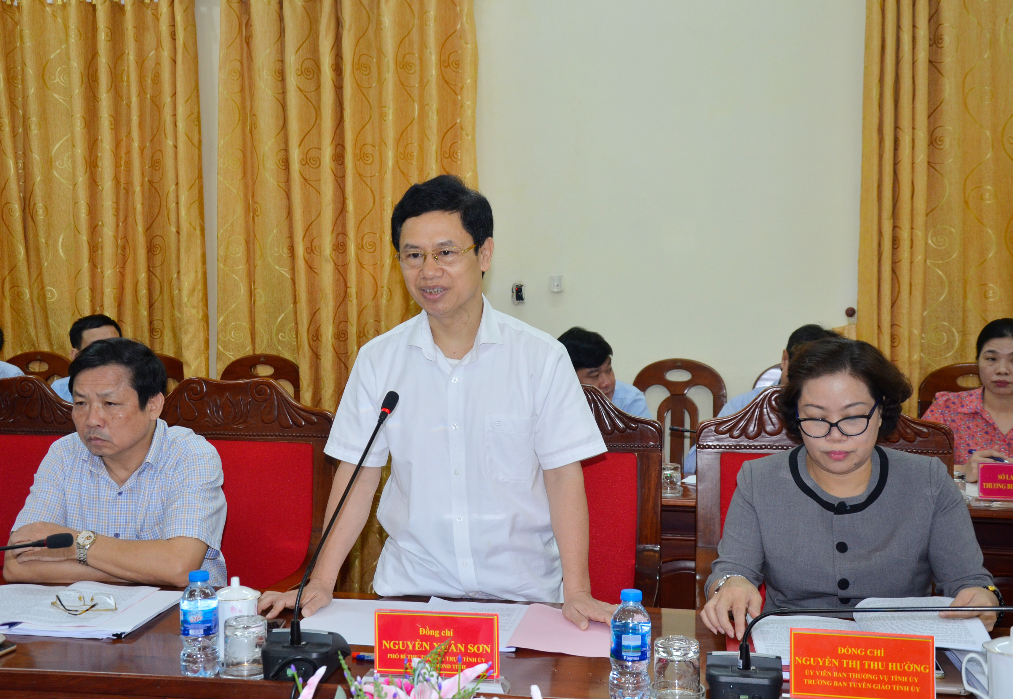 Phó Bí thư Thường trực Nguyễn Xuân Sơn phát biểu tại cuộc làm việc. Ảnh Thanh Lê