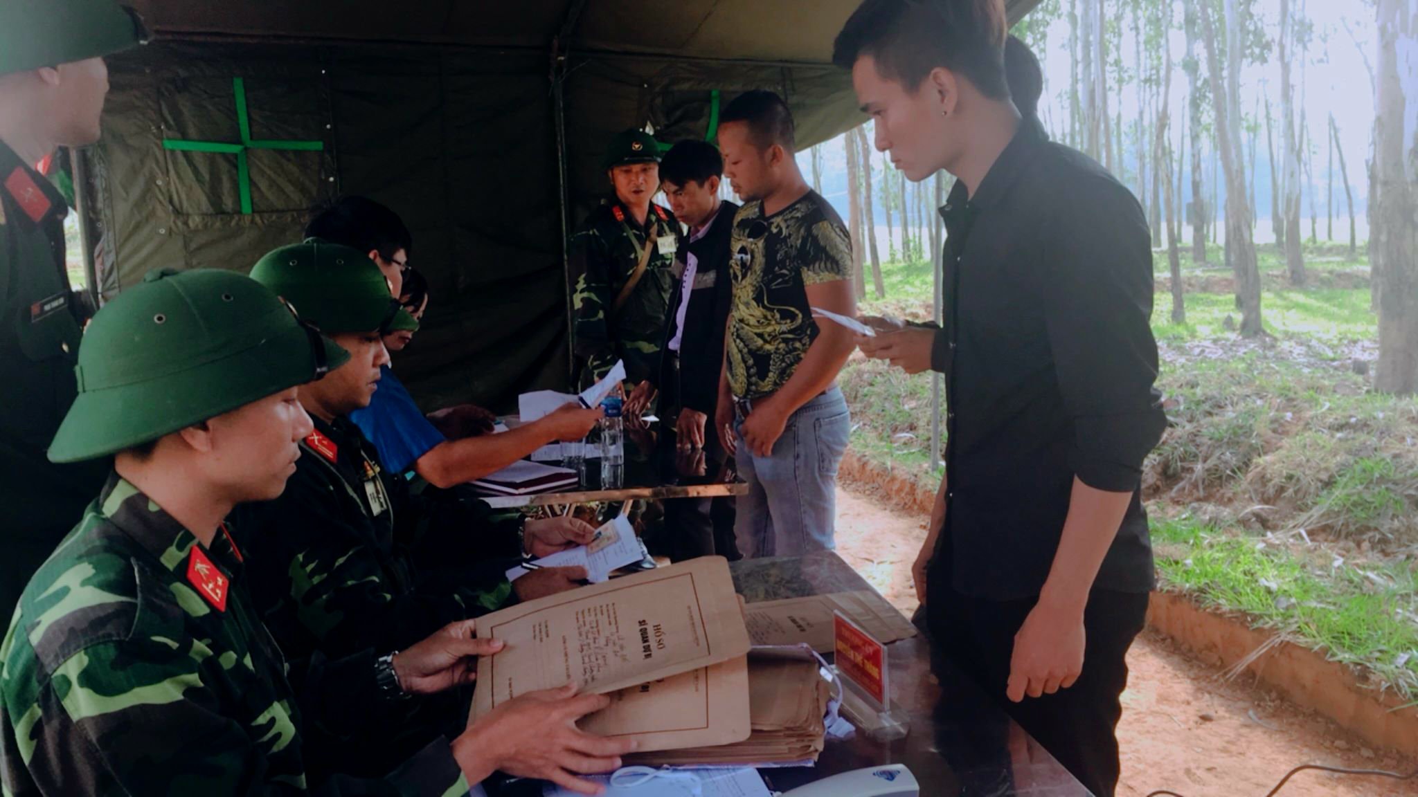 Ban CHQS Huyện Thanh Chương diễn tập nội dung vận hành cơ chế chuyển trạng thái sẵn sàng chiến đấu từ thường xuyên lên cao. Ảnh: Hoàng Anh