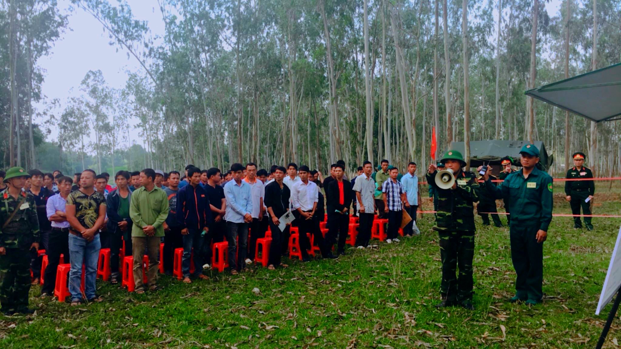Ban CHQS Huyện Thanh Chương diễn tập nội dung vận hành cơ chế chuyển trạng thái sẵn sàng chiến đấu từ thường xuyên lên cao. Ảnh: Hoàng Anh
