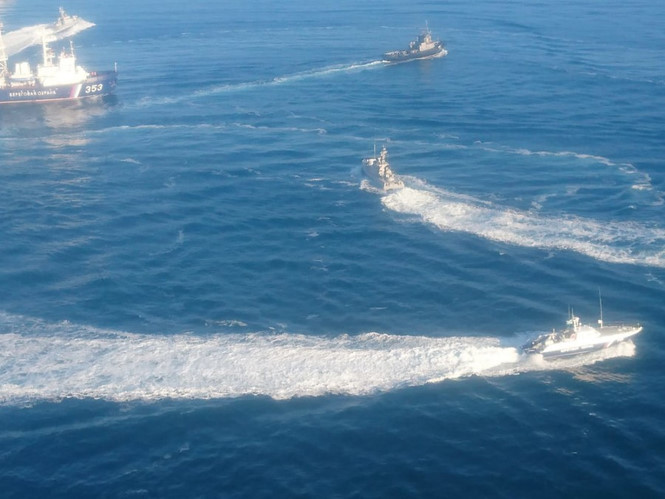Nga chặn ba tàu hải quân Ukraine /// FSB