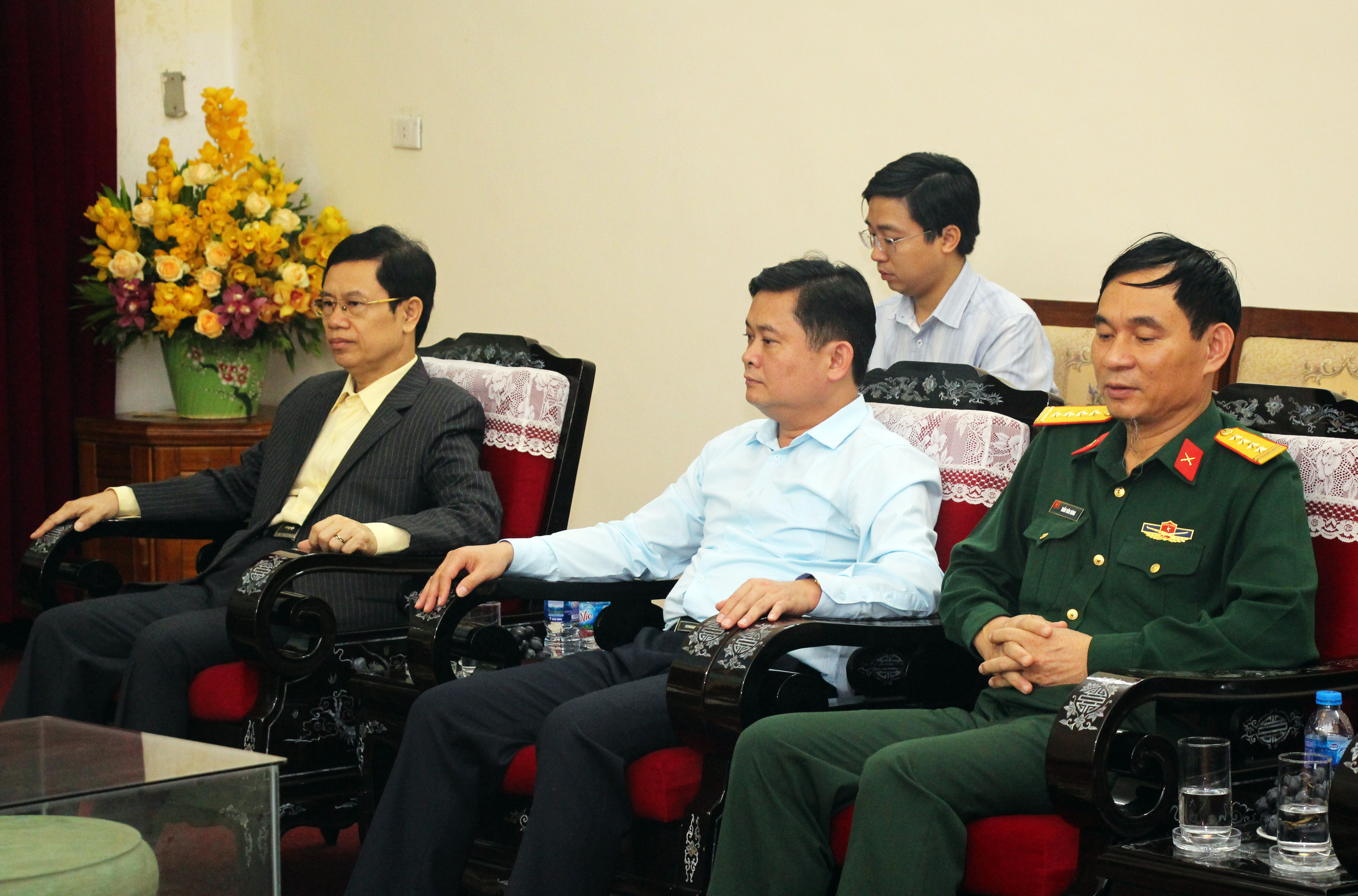 Các đồng chí lãnh đạo tỉnh Nghệ An dự buổi làm việc. Ảnh: Đào Tuấn 