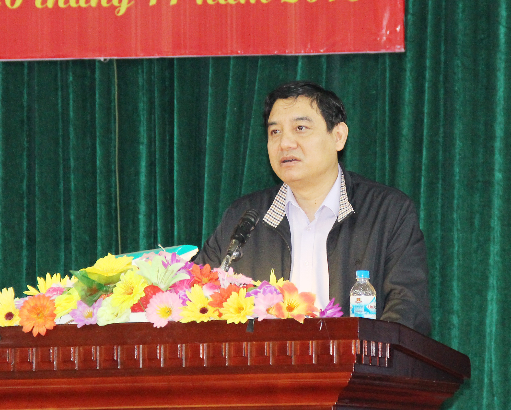 Đồng chí Nguyễn Đắc Vinh - Ủy viên BCH Trung ương Đảng, Bí thư Tỉnh ủy, Trưởng đoàn ĐBQH tỉnh chủ trì hội nghị.