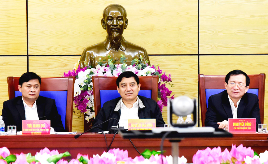 Bí thư Tỉnh ủy Nguyễn Đắc Vinh chủ trì tại điểm cầu Nghệ An. Ảnh Phú Hương