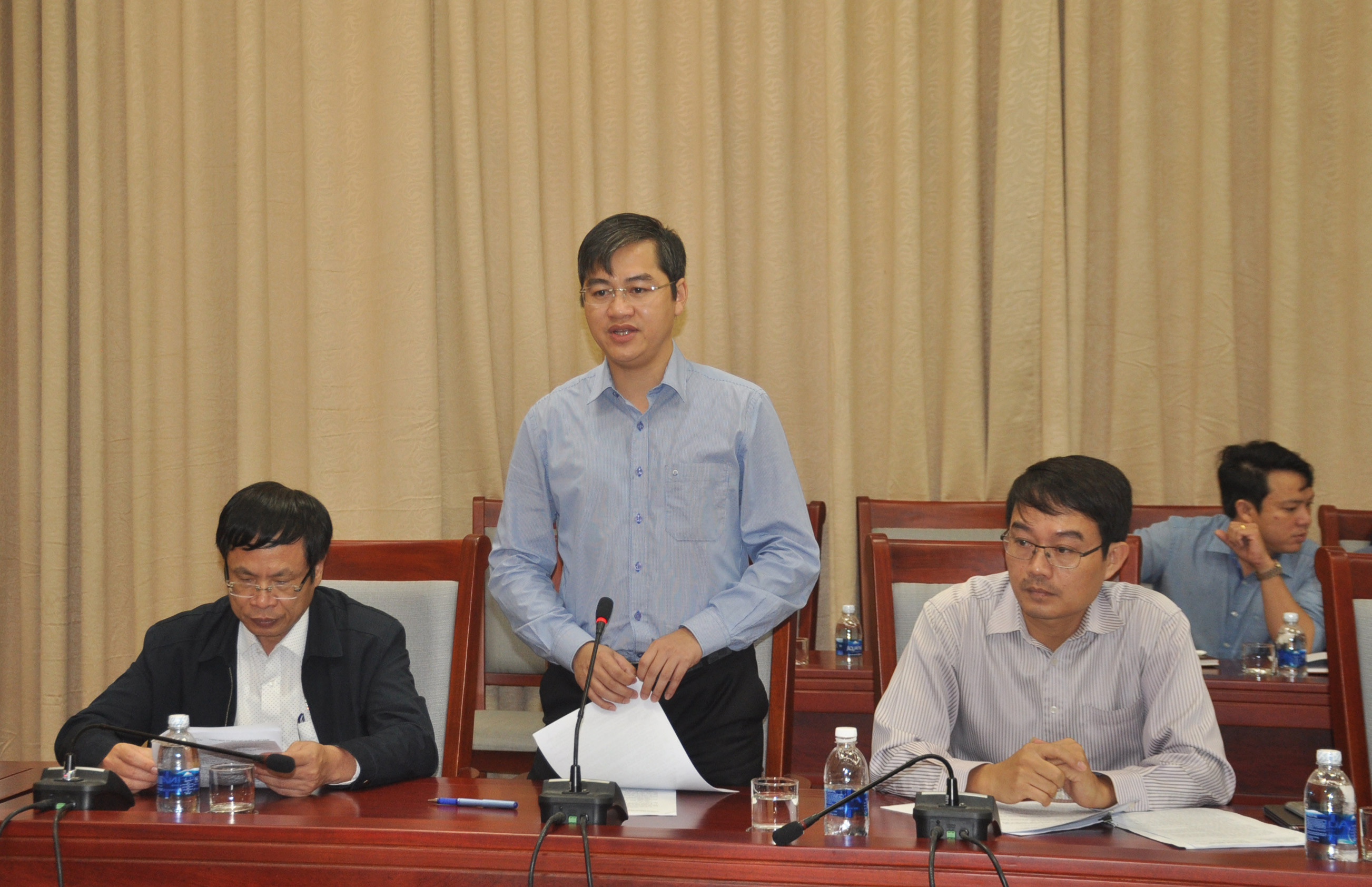 Phó Giám đốc Sở GTVT Nguyễn Hữu An báo cáo tiến độ thực hiện dự án. Ảnh: Thu Huyền