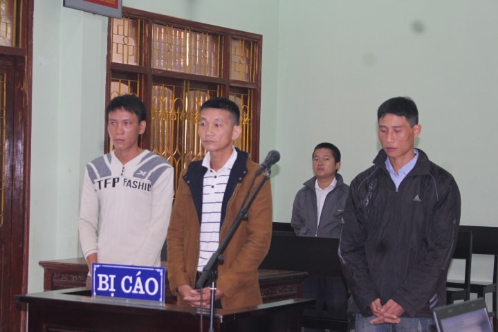3 bị cáo Tạo, Huy và Hoán tại phiên tòa. Ảnh: Phan Giang