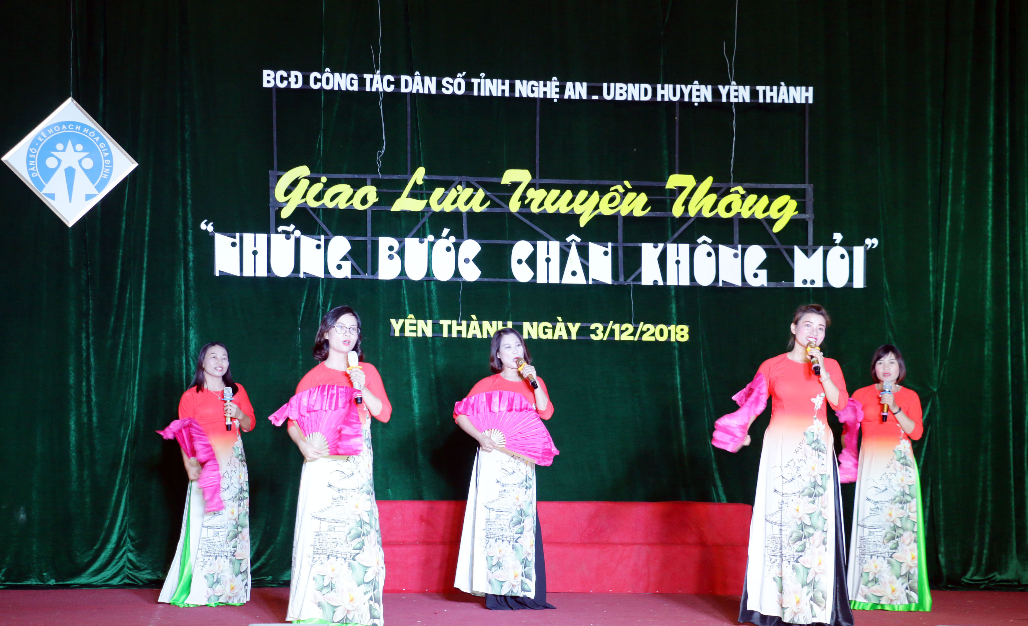Tiếng hát của các cộng tác viên dân số huyện Yên Thành. Ảnh: Mỹ Hà