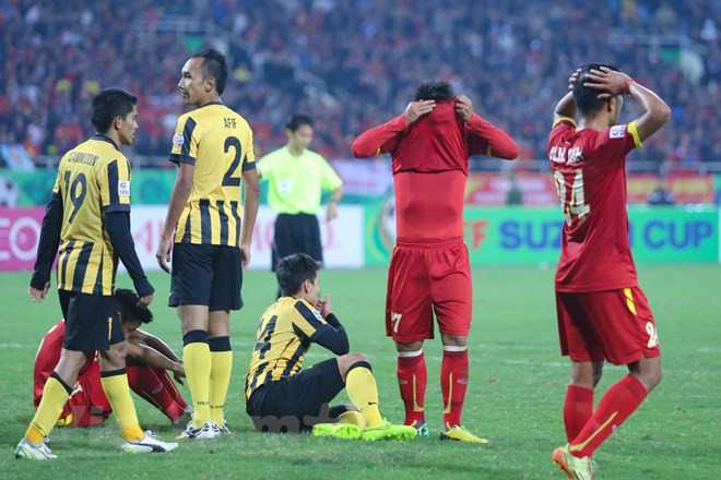 Thất bại 2 – 4 của Đội tuyển Việt Nam trước Đội tuyển Malaysia tại bán kết lượt về AFF Cup 2014. Ảnh: Internet