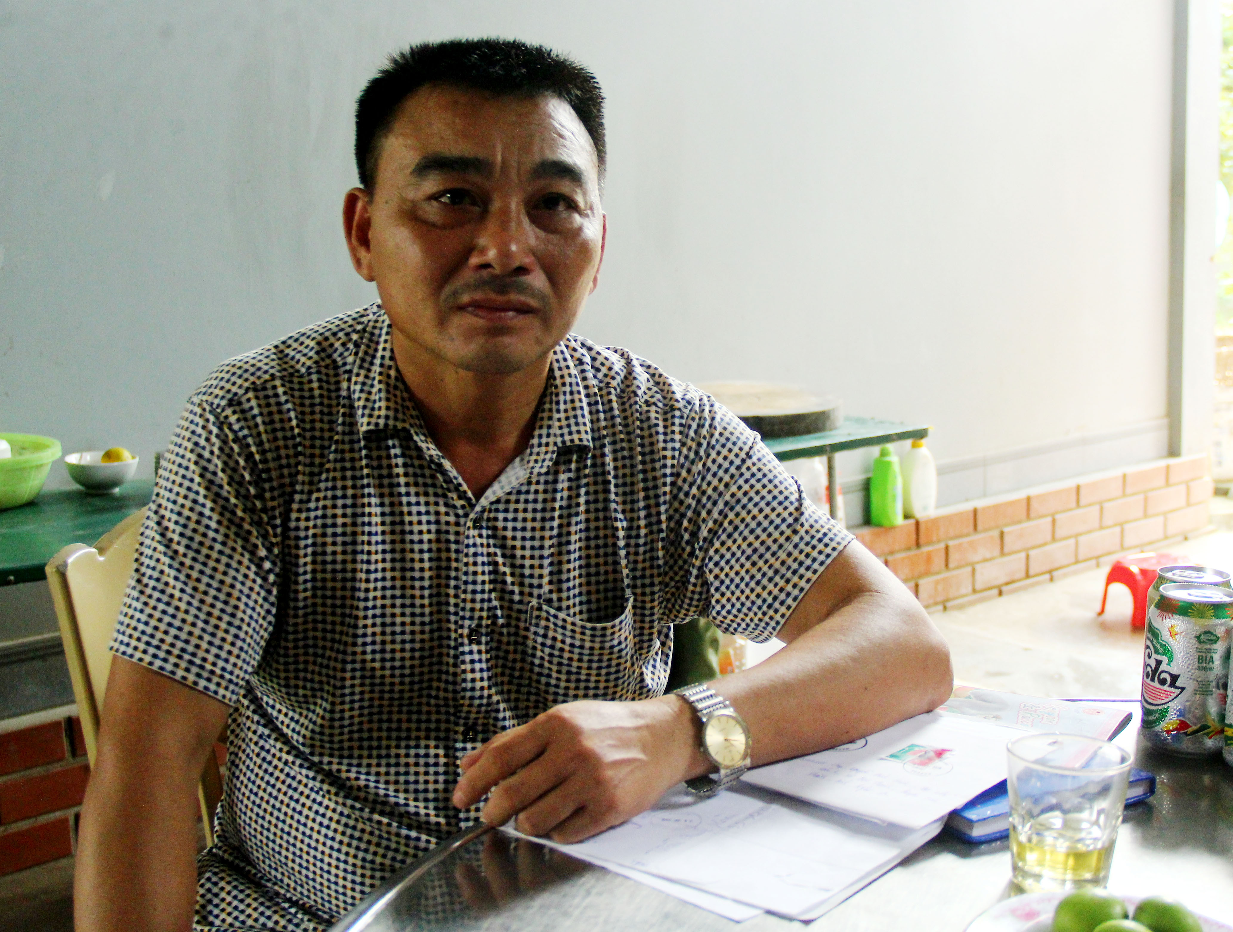 Anh Nguyễn Đình Hinh lo lắng khi không biết lấy đâu ra tiền để trả nợ