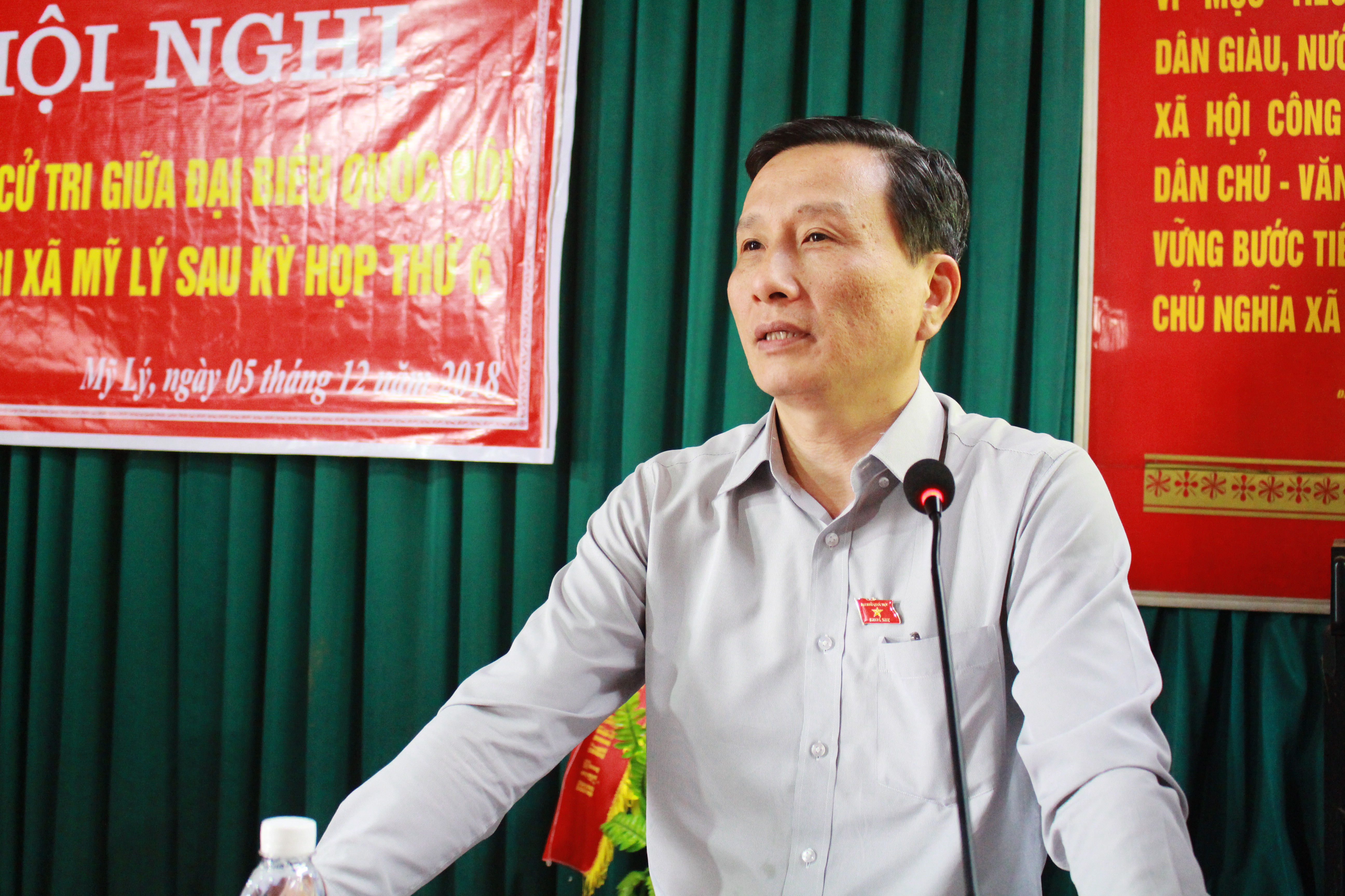 Đồng chí Lê Quang Huy - Phó Chủ nhiệm Ủy ban Khoa học Công nghệ và Môi trường Quốc hội tiếp thu và giải trình các kiến nghị của cử tri. Ảnh: Phương Thúy
