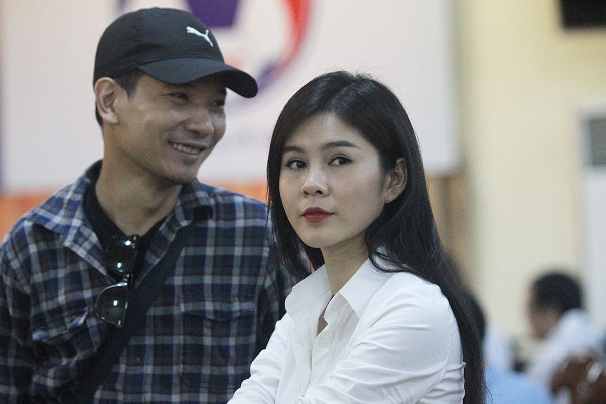 Về phía làng phóng viên Việt Nam, biên tập viên Thu Hoài của kênh truyền hình K+ nổi bật nhất. Ảnh: TK