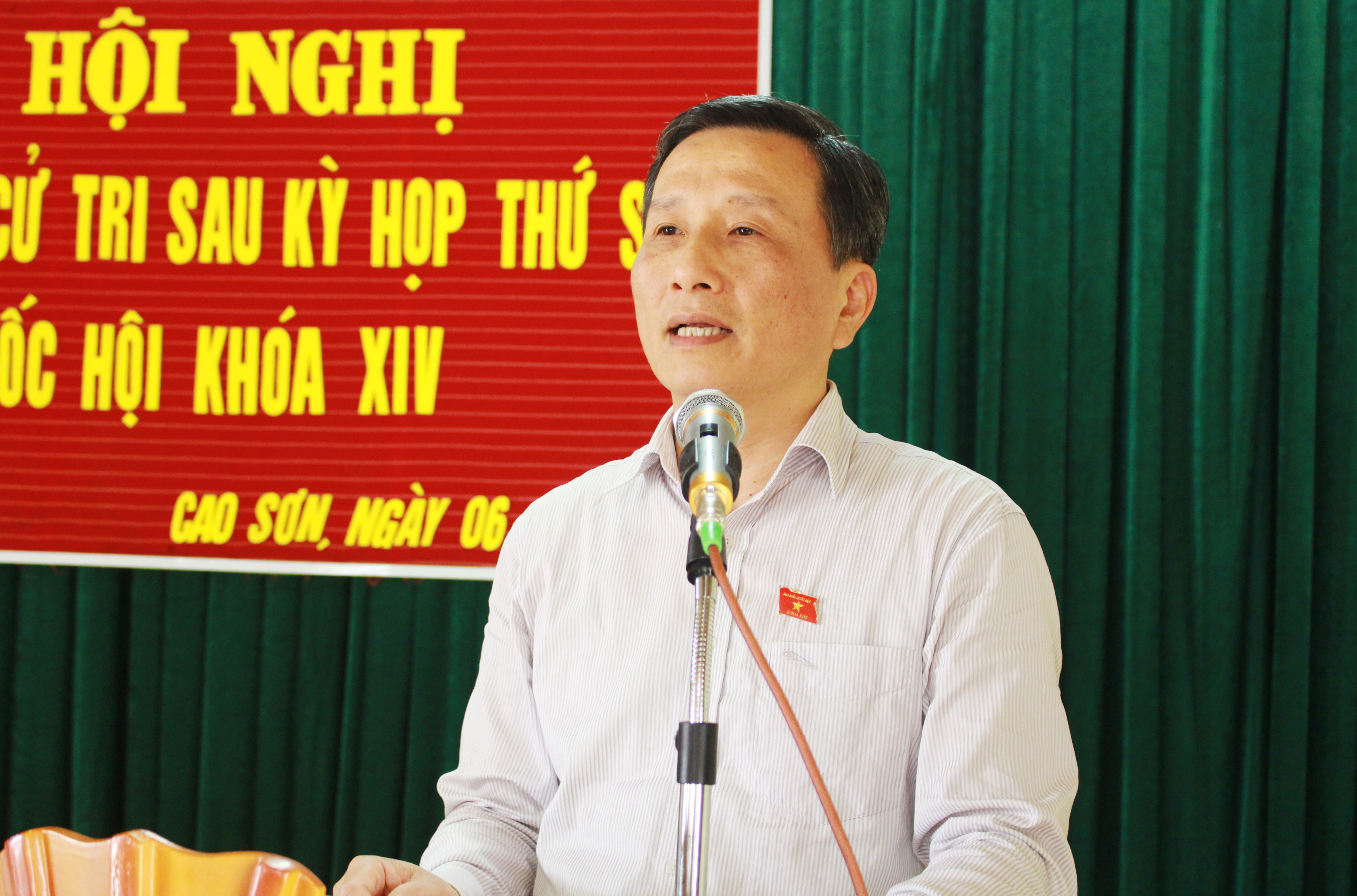 Đồng chí Lê Quang Huy - Phó Chủ nhiệm Ủy ban Khoa học Công nghệ và Môi trường Quốc hội thông báo kết quả nội dung, chương trình kỳ họp thứ 6, Quốc hội khóa XIV. Ảnh: Phương Thúy