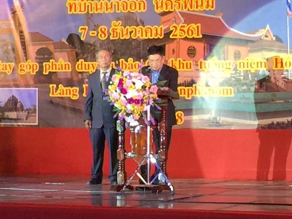 Phó tỉnh trưởng Nakhon Phanom phát biểu.