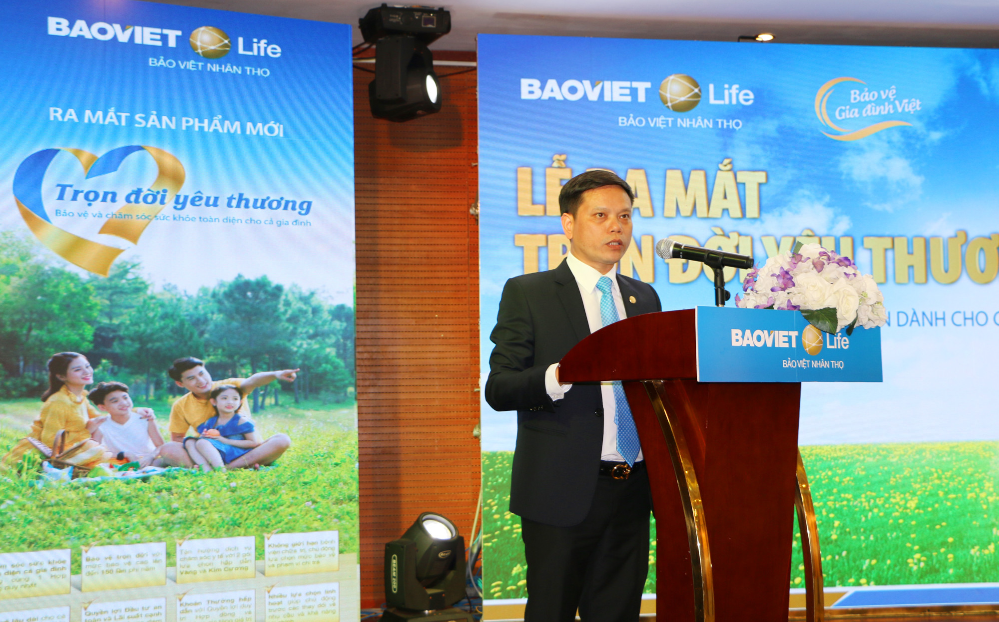 Ông Hoàng Công Sáng - Giám đốc Công ty Bảo Việt Nhân thọ Bắc Nghệ An phát biểu ra mắt sản phẩm dịch vụ mới 