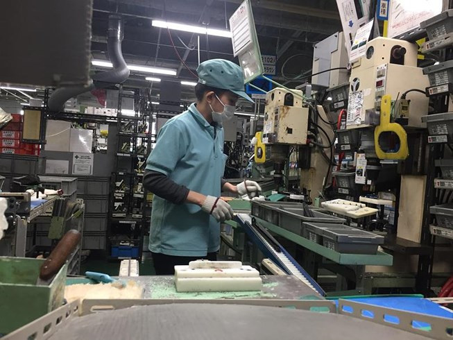 Thực tập sinh kĩ năng Việt Nam đang làm việc tại các nhà máy  ở Nhật. 