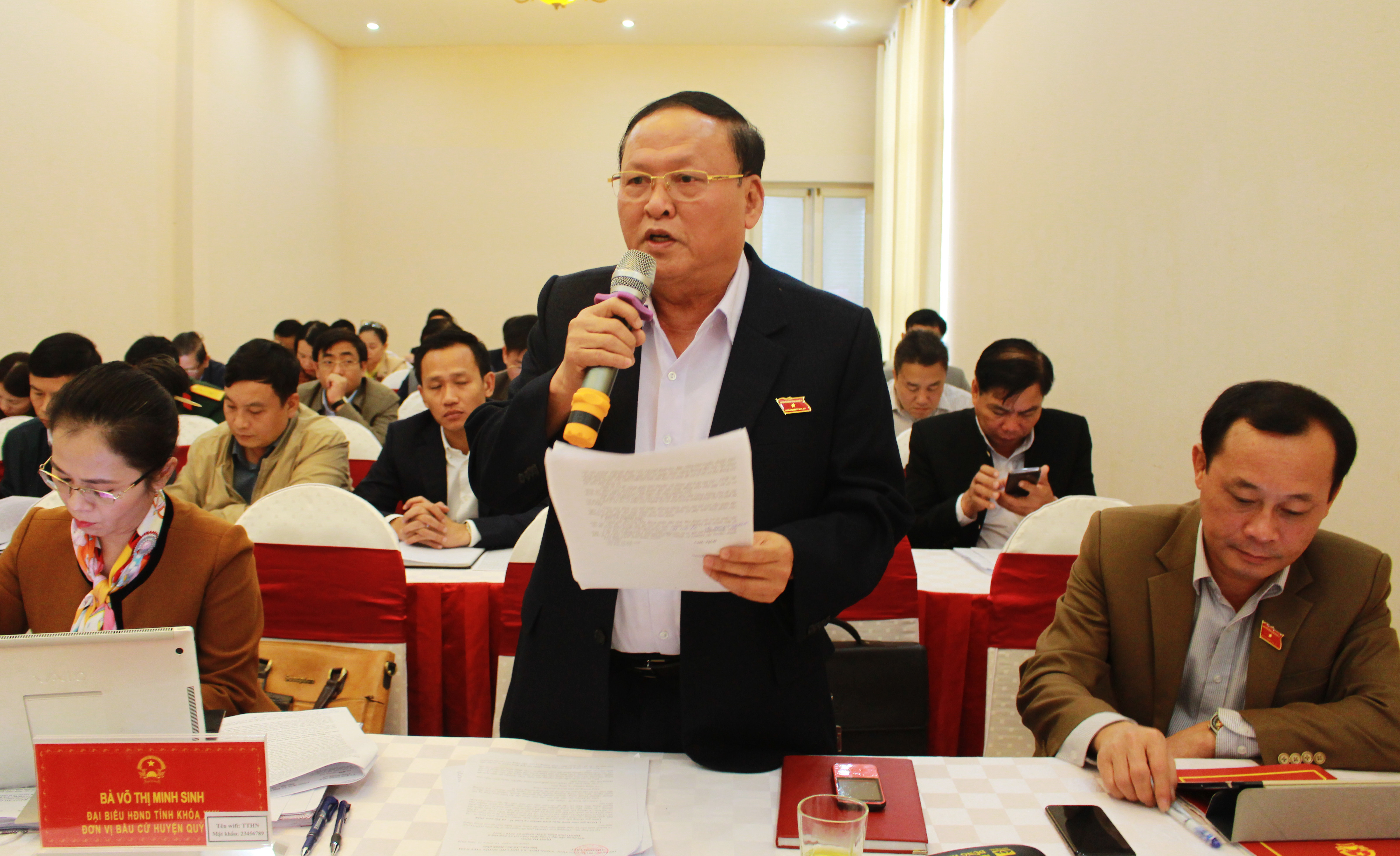 Chủ tịch Hội Cựu chiến binh Nghệ An, đại biểu HĐND tỉnh Nghệ An Nguyễn Đình Minh phát biểu tại phiên thảo luận tổ 6