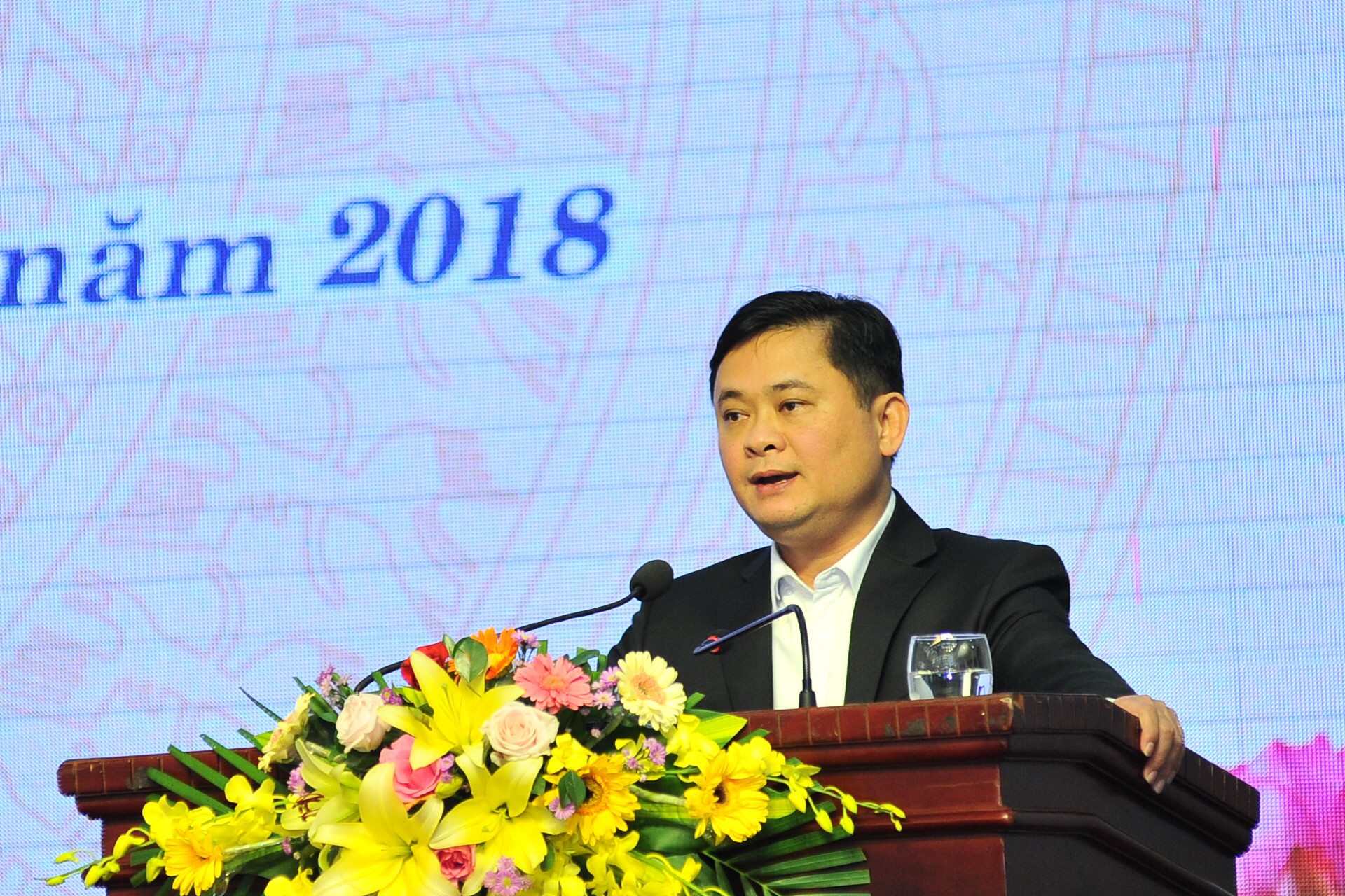 Chủ tịch UBND tỉnh Thái Thanh Quý kết luận tại cuộc họp. Ảnh: Mai Hoa