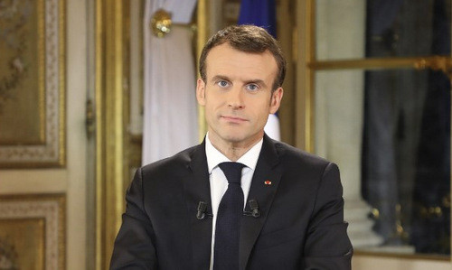 Tổng thống Emmanuel Macron phát biểu trên truyền hình hôm 10/12. Ảnh: AFP.