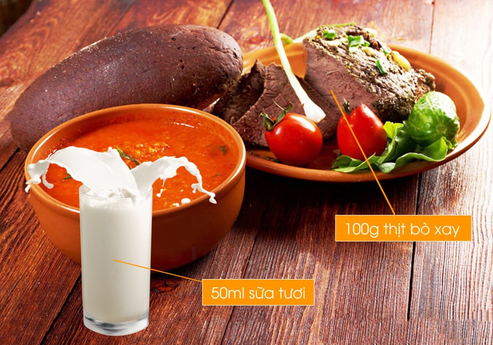 3. Súp cà chua thịt bò: 2 quả cà chua lột vỏ, bỏ hạt xào với 100g thịt bò xay. Thêm 50ml sữa tươi và ít nước vào đun sôi rồi xay nhuyễn. Pha bột mỳ với nước lạnh rồi khuấy vào hỗn hợp cho sánh. Nêm muối đường vừa miệng.