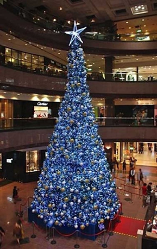 1,8 triệu USD là giá trị của cây thông nằm ở trung tâm thương mại Takashimaya ở Tokyo. Ảnh: Mostluxuriouslist