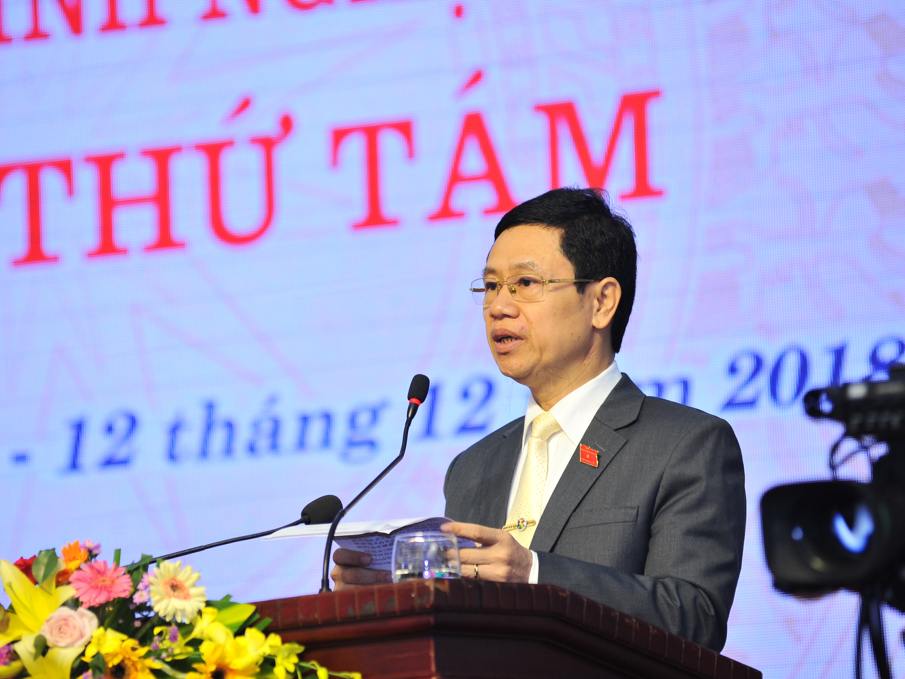 Chủ tịch HĐND tỉnh Nguyễn Xuân Sơn giải trình một số kiến nghị, phản ánh của cử tri. Ảnh: Mai Hoa