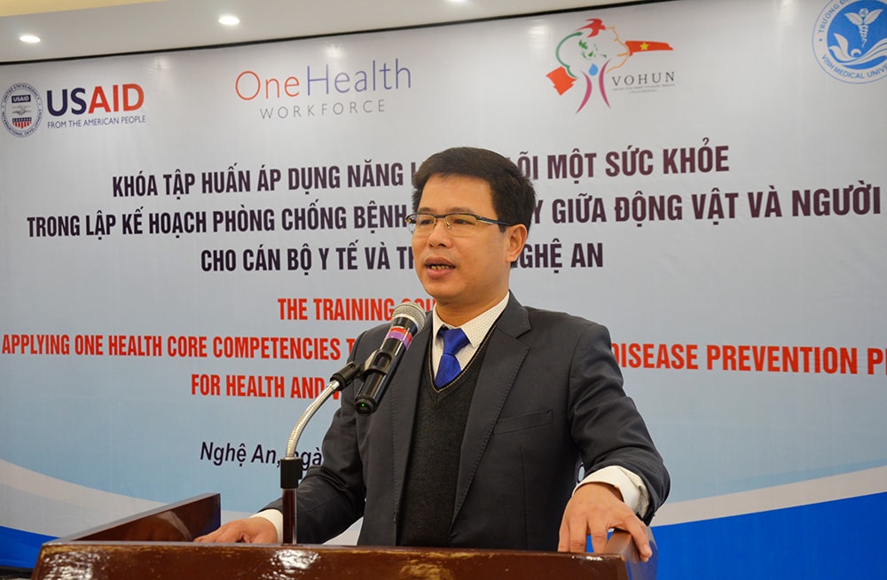 TS Đặng Văn Minh- Phó Giám đốc Chi cục Thú y tỉnh phát biểu tại hội nghị. Ảnh: Thanh Lê