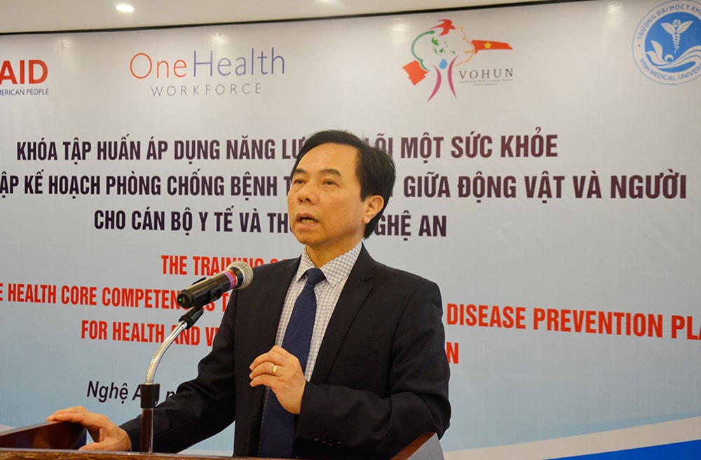PGS.TS Nguyễn Cảnh Phú- Hiệu trưởng Trường Đại học Y khoa Vinh phát biểu khai mạc Hội thảo. Ảnh Thanh Lê