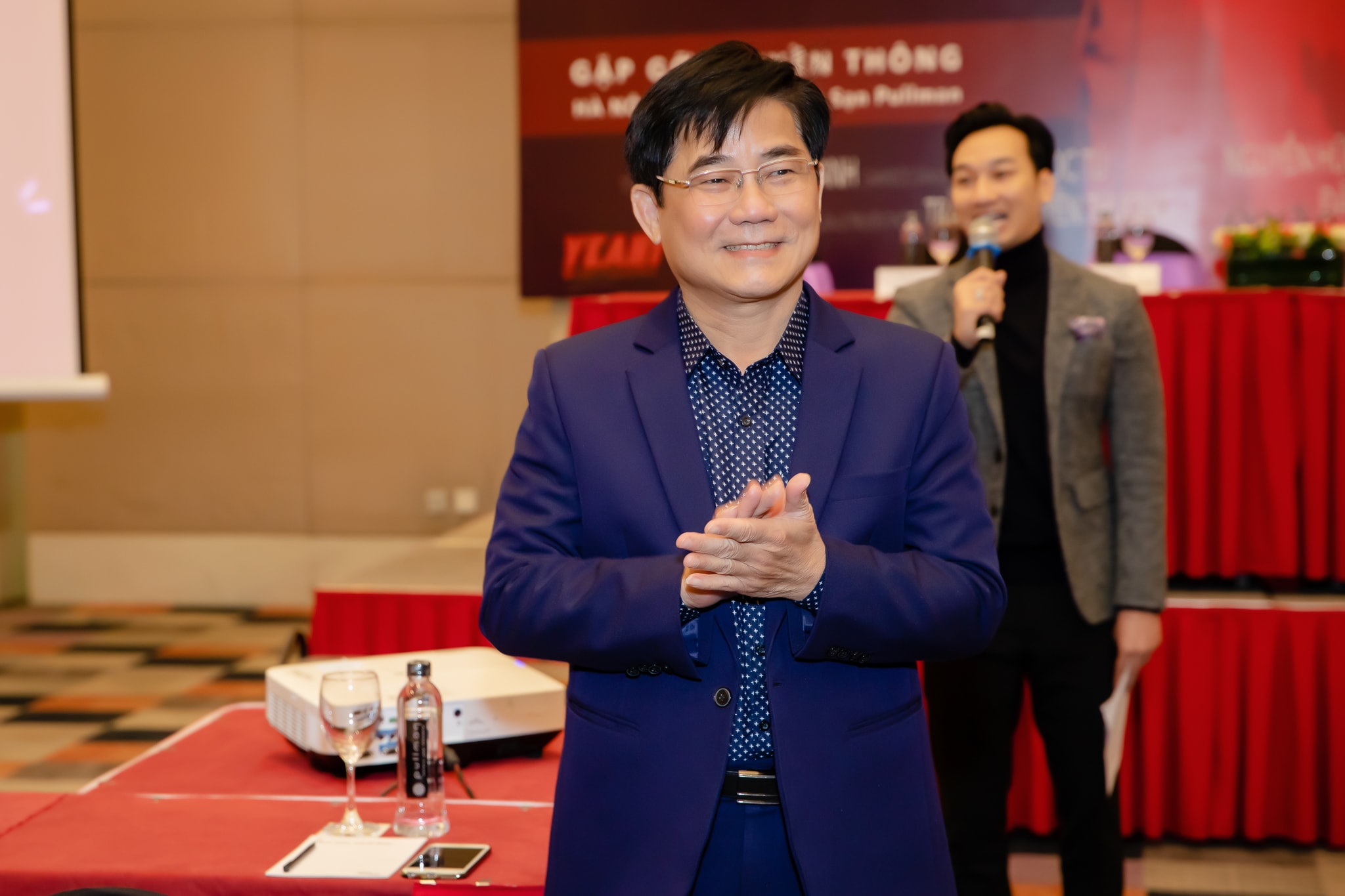NSND Tiến Dũng, bố của ca sỹ Hương Tràm bất ngờ có mặt trong buổi họp báo về dự án âm nhạc của con gái. Ảnh: H.V.Thịnh