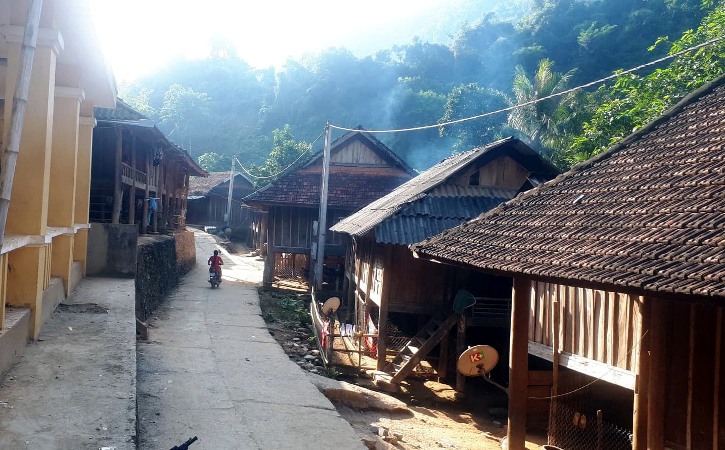 Bản Đỉnh Sơn 1 (xã Hữu Kiệm, Kỳ Sơn), nơi hàng loạt phụ nữ đang đổ xô qua Trung Quốc bán bào thai. Ảnh: Tiến Hùng