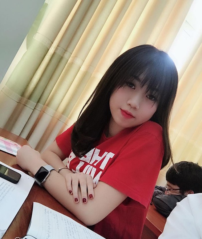 Gương mặt xinh xắn, cùng làn da sáng mịn khiến cô nàng nhận được rất nhiều lời khen cũng như lượt yêu thích trên facebook cá nhân.