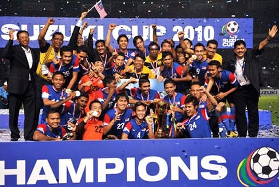 AFF Cup 2010, một lần nữa Malaysia vẽ lại kịch bản vượt qua khó khăn để lên ngôi. Ảnh: Internet