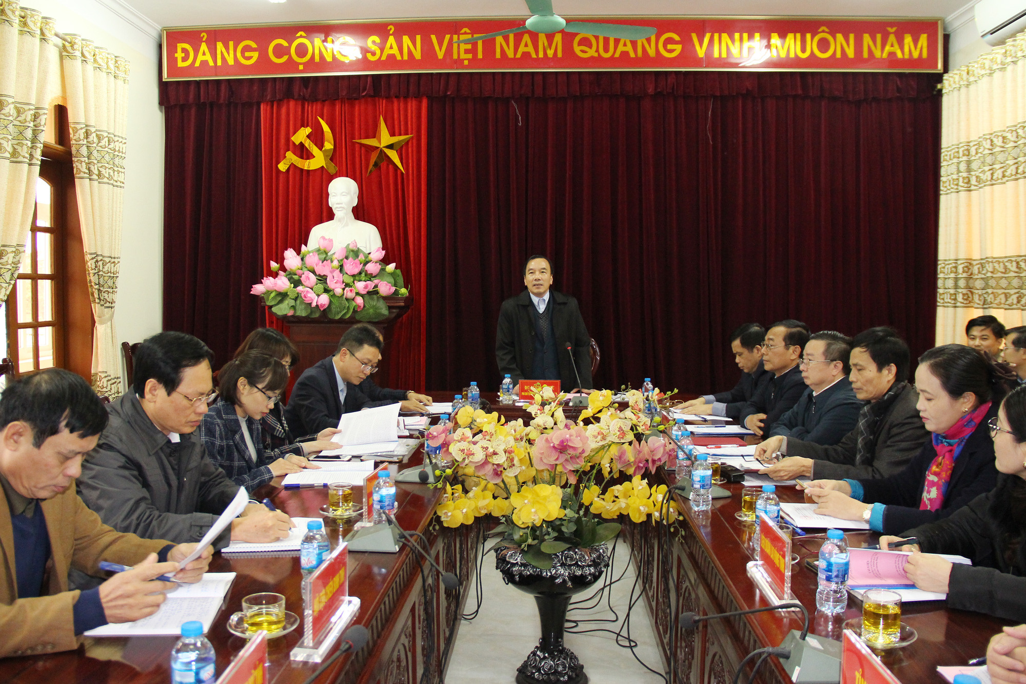 Phó Chủ tịch Ủy ban Trung ương MTTQ Việt Nam Ngô Sách Thực chủ trì cuộc làm việc. Ảnh: Mai Hoa
