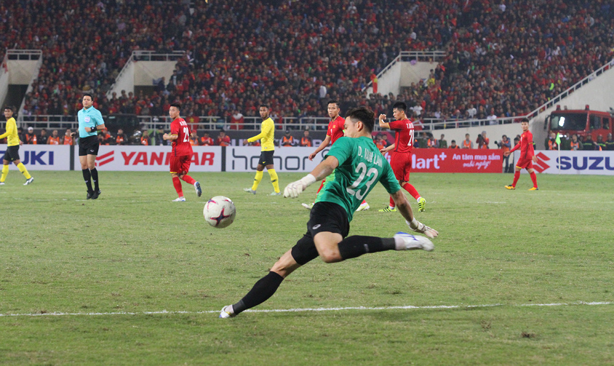Trong suốt trận đấu và giải AFF Cup 2018, Đặng Văn Lâm là điểm tựa vững chắc cho toàn đội. Ảnh: Trung Kiên
