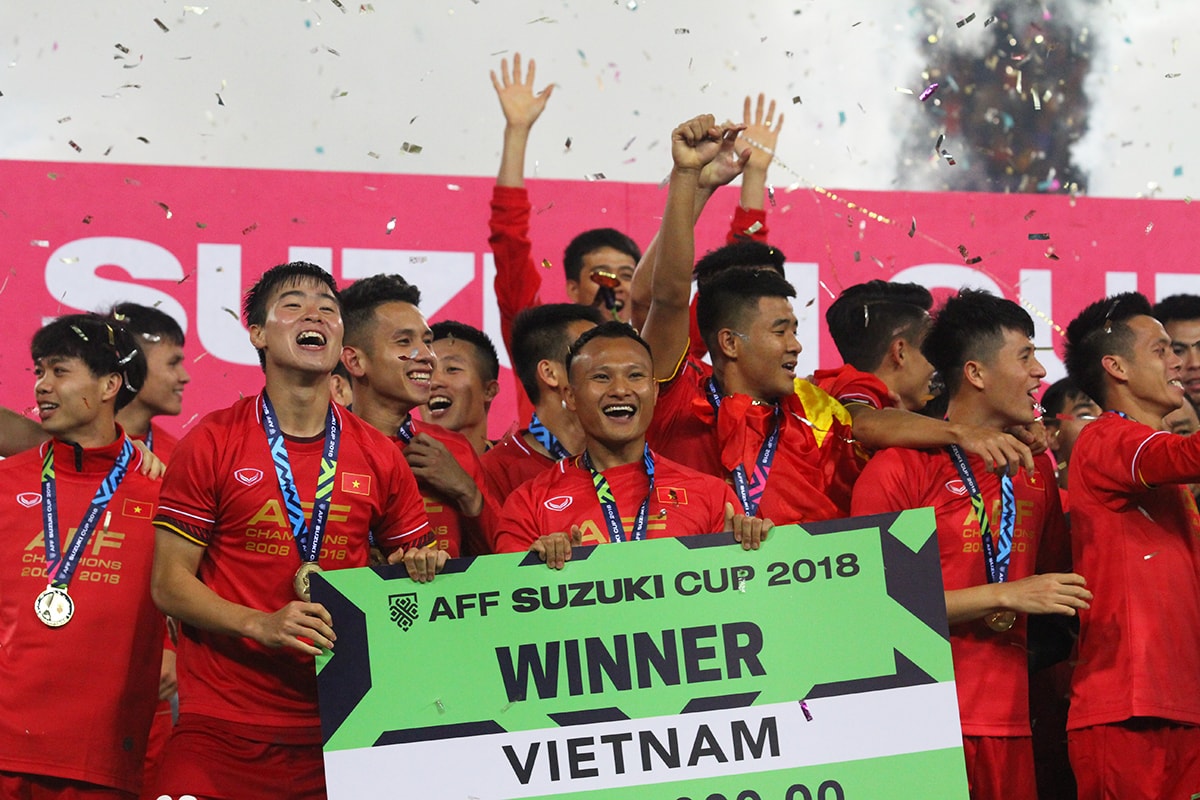 Cựu đội trưởng SLNA có chức vô địch AFF Cup đầu tiên ở tuổi 29 sau nhiều lần lỡ hẹn. Ảnh: Trung Kiên 