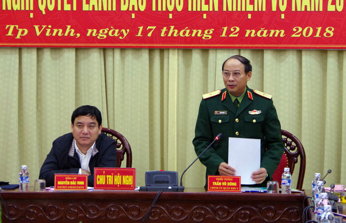 Thiếu tướng Trần Võ Dũng, Bí thư Đảng ủy, Chính ủy Quân khu 4 phát biểu chỉ đạo tị hội nghị. Ảnh: Phong Quang