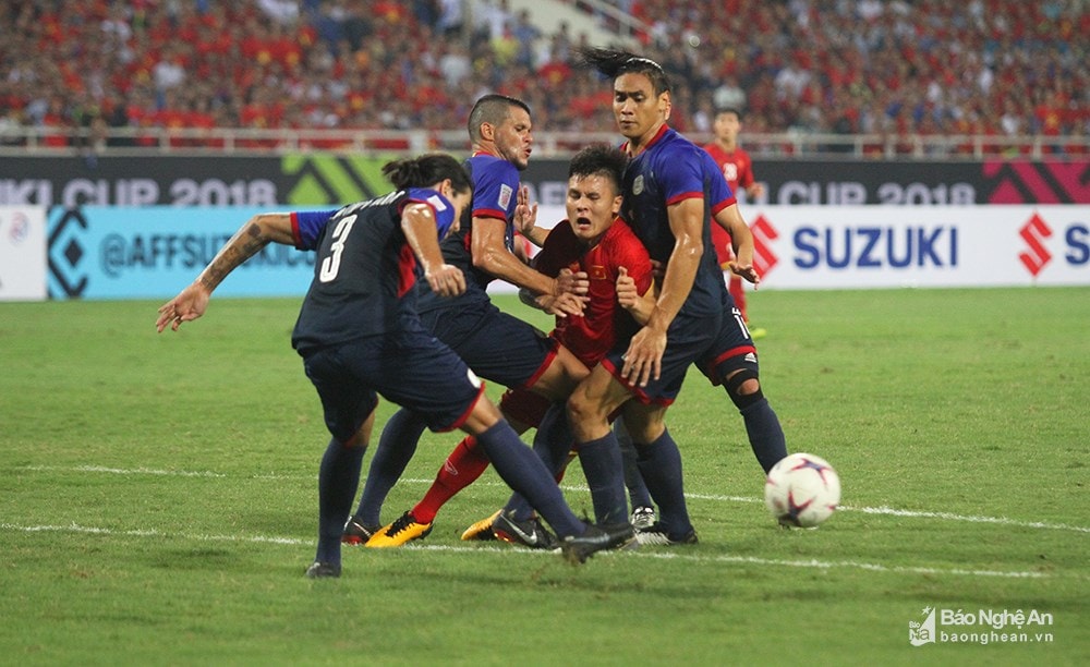 Quang Hải được bình chọn là cầu thủ xuất sắc nhất AFF Cup 2018. Ảnh: Trung Kiên