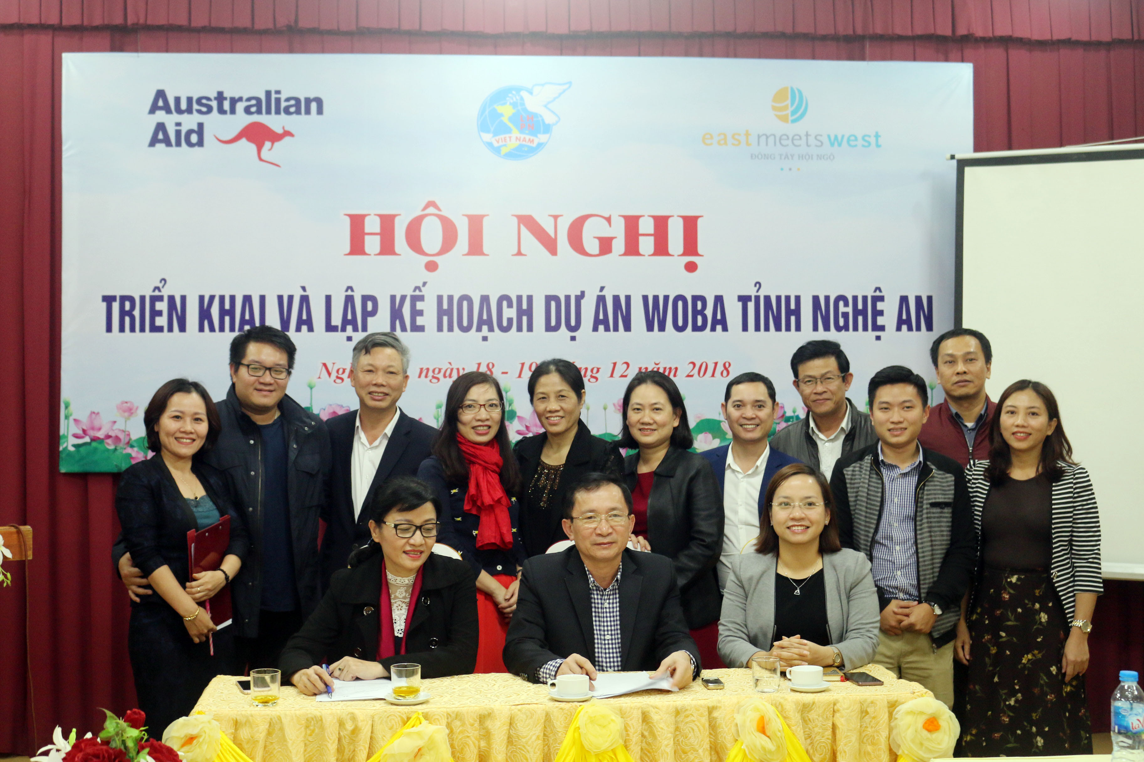 Lễ ký kết thỏa thuận dự án giữa UBND tỉnh Nghệ An và Tổ chức Đông Tây Hội Ngộ. Ảnh: Mỹ Hà 